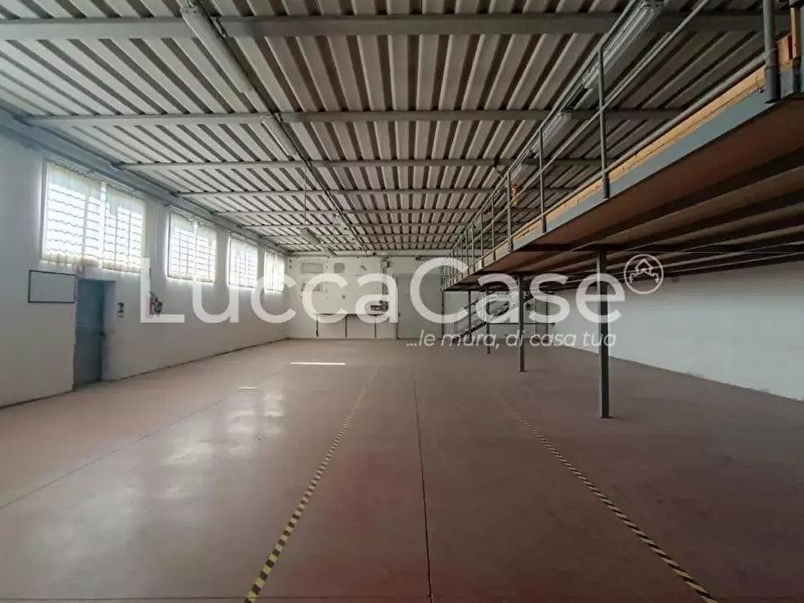 Immagine 26 di Attività artigianale in affitto  a Porcari