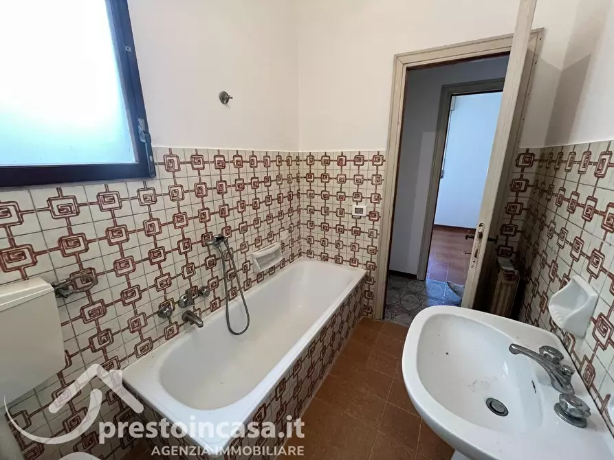 Immagine 17 di Appartamento in vendita  a Viareggio