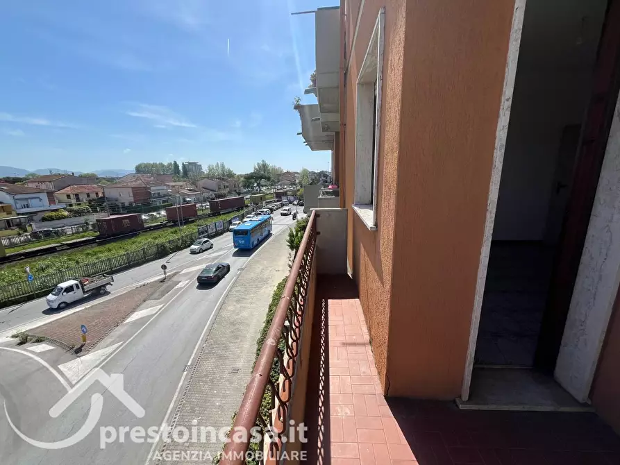 Immagine 14 di Appartamento in vendita  a Viareggio