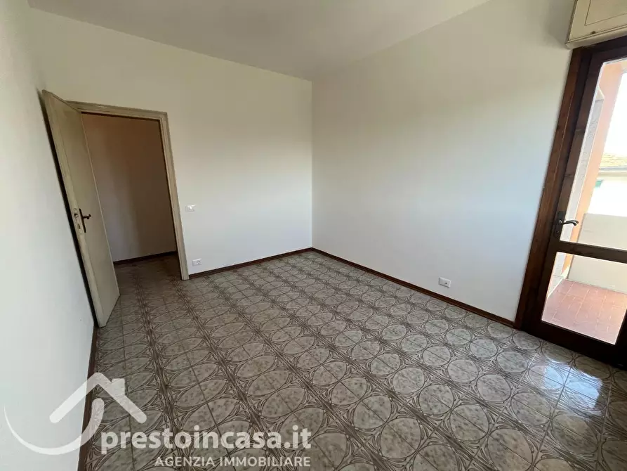 Immagine 2 di Appartamento in vendita  a Viareggio