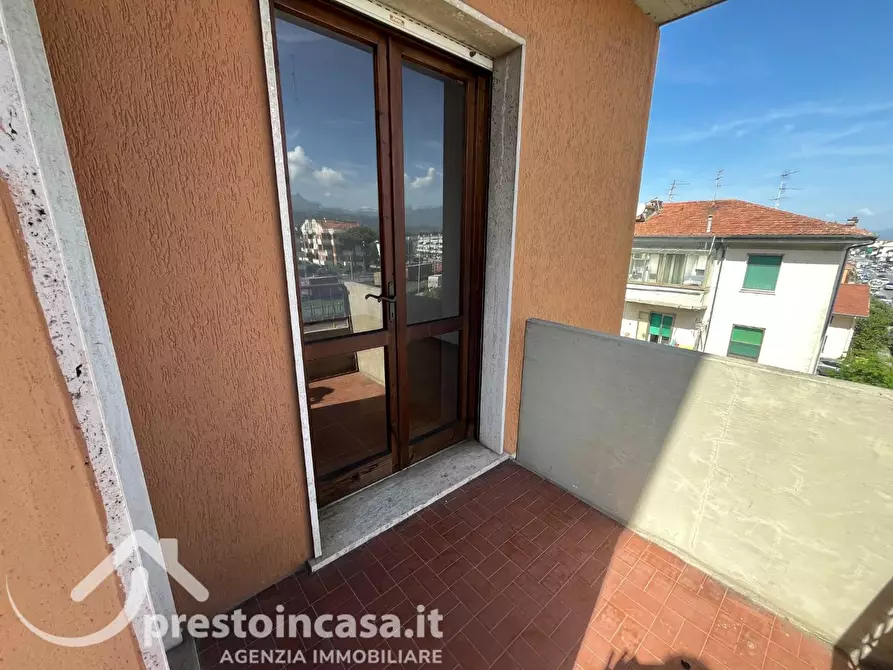 Immagine 15 di Appartamento in vendita  a Viareggio