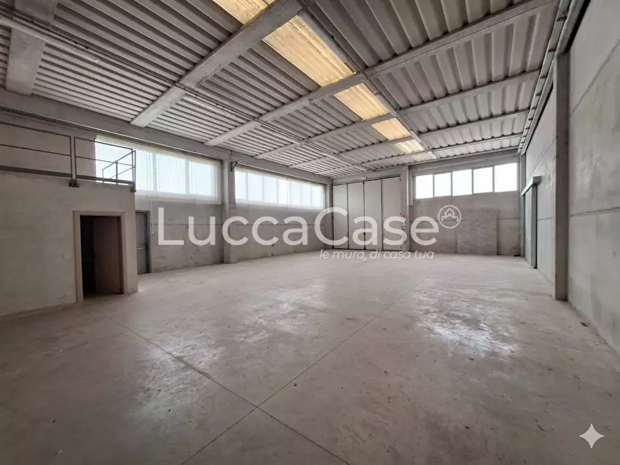 Immagine 2 di Attività artigianale in vendita  a Porcari