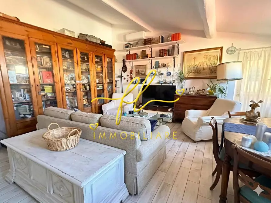 Immagine 2 di Appartamento in vendita  a Livorno