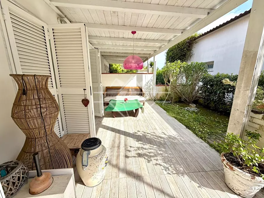 Immagine 3 di Casa bifamiliare in vendita  a Ortonovo