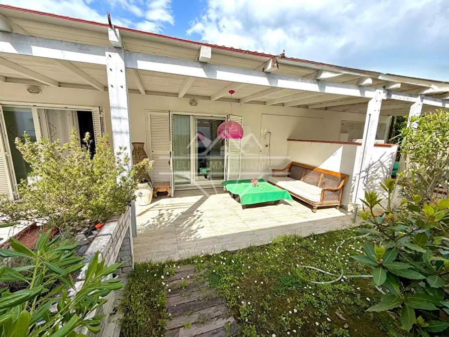 Immagine 2 di Casa bifamiliare in vendita  a Ortonovo