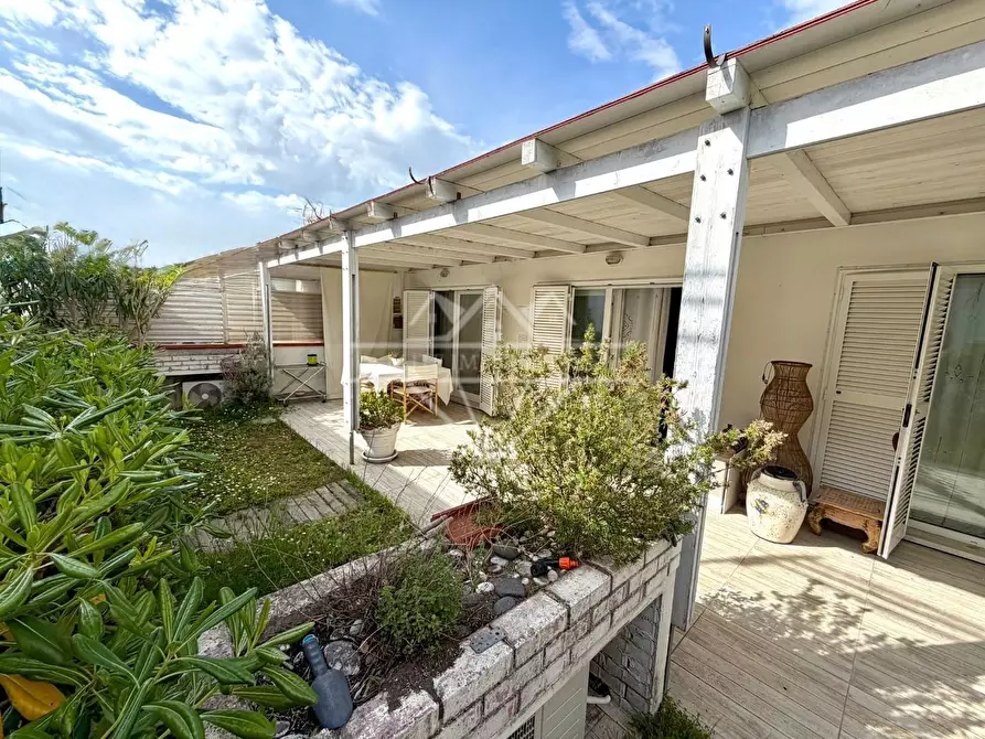 Immagine 1 di Casa bifamiliare in vendita  a Ortonovo