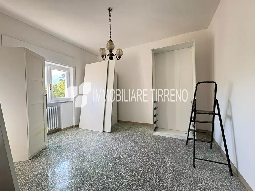 Immagine 10 di Appartamento in vendita  a Massa