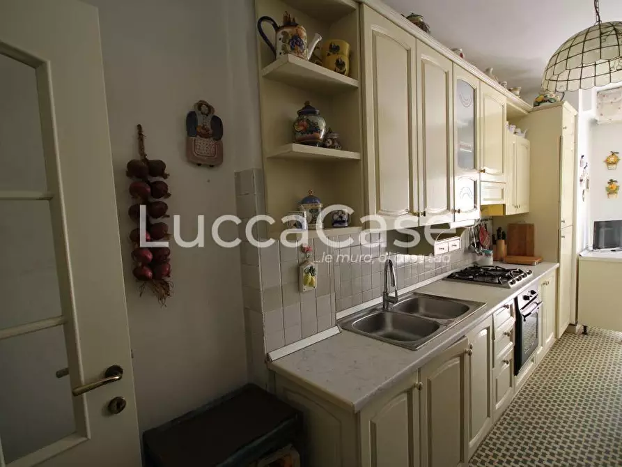 Immagine 18 di Appartamento in vendita  a Camaiore