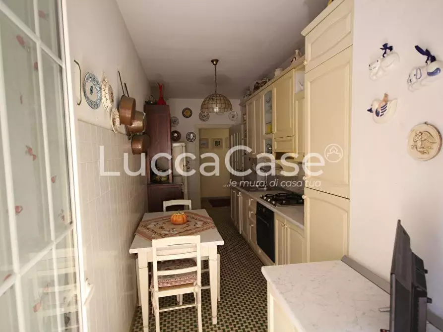 Immagine 16 di Appartamento in vendita  a Camaiore