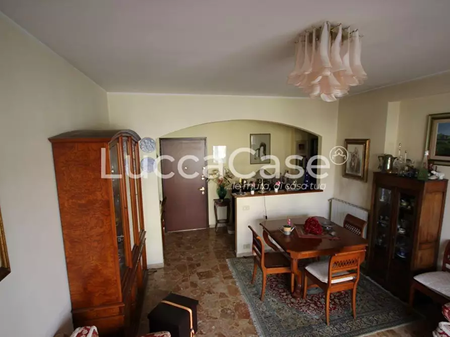 Immagine 3 di Appartamento in vendita  a Camaiore