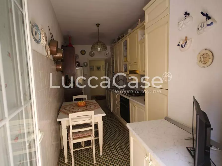 Immagine 15 di Appartamento in vendita  a Camaiore