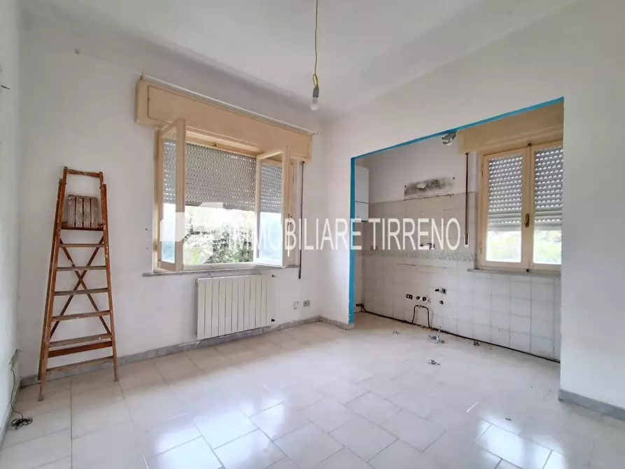 Immagine 2 di Appartamento in vendita  a Massa