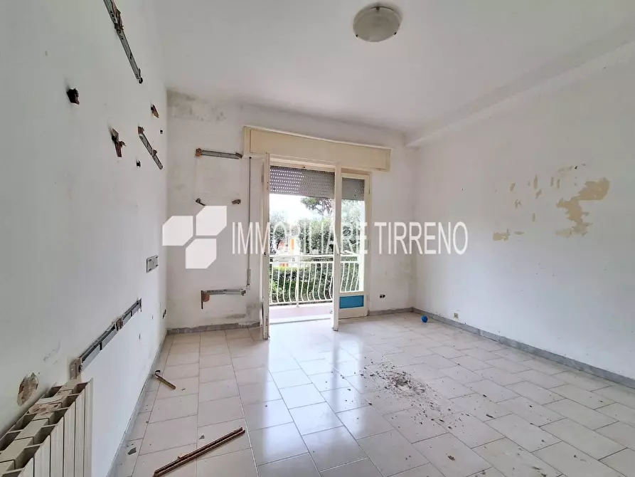 Immagine 7 di Appartamento in vendita  a Massa