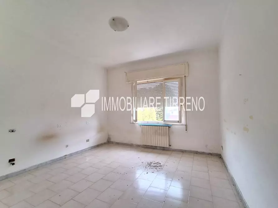 Immagine 6 di Appartamento in vendita  a Massa
