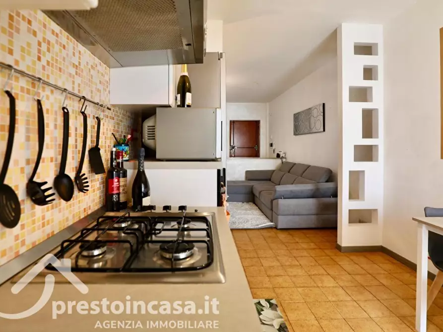 Immagine 11 di Appartamento in vendita  a Viareggio