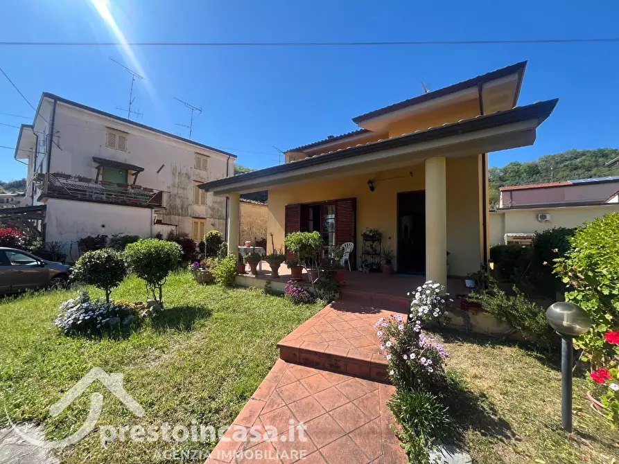 Immagine 2 di Villa in vendita  a Massarosa