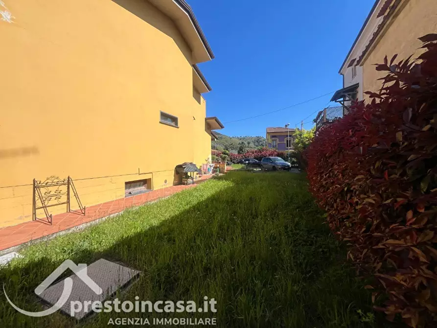 Immagine 9 di Villa in vendita  a Massarosa