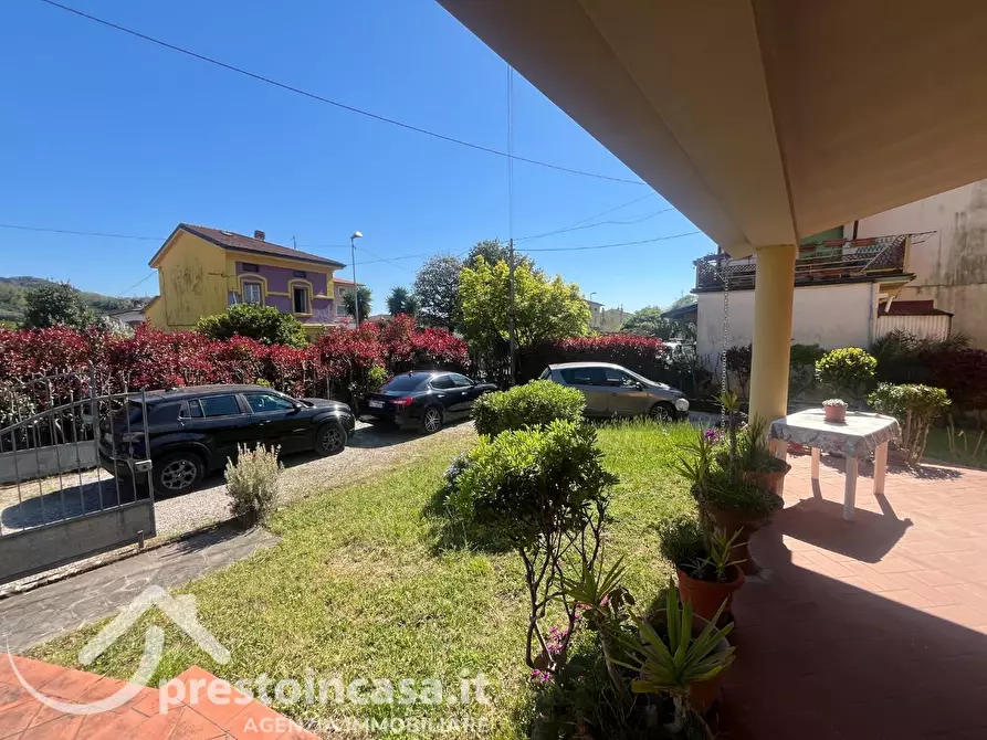 Immagine 4 di Villa in vendita  a Massarosa