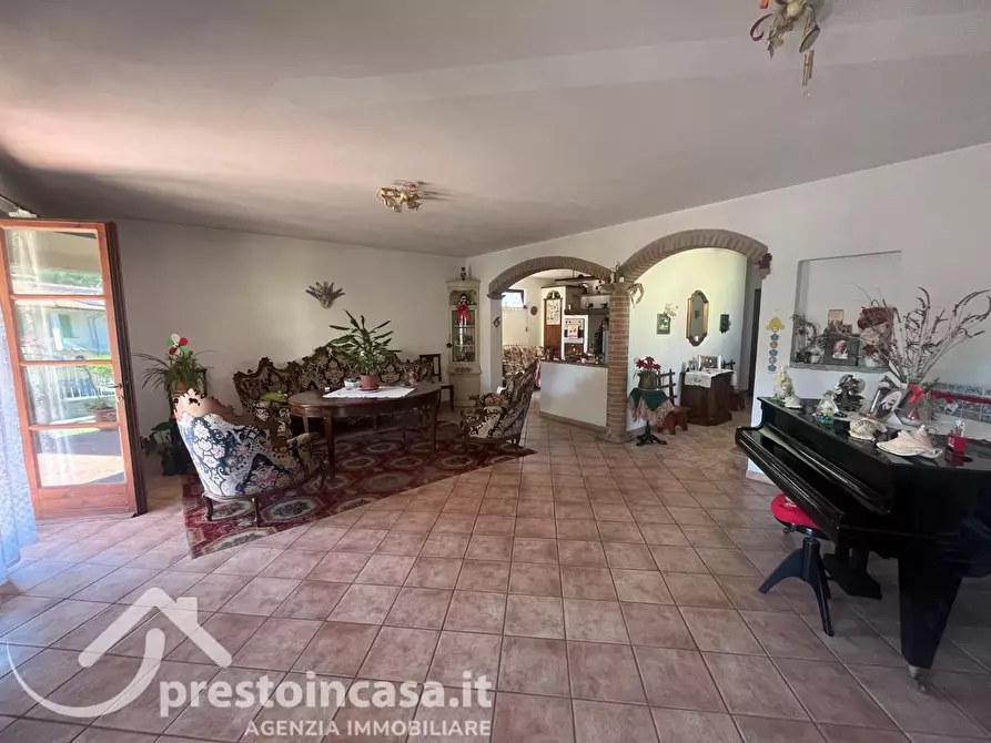 Immagine 15 di Villa in vendita  a Massarosa