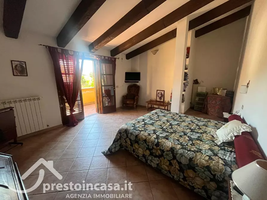 Immagine 50 di Villa in vendita  a Massarosa