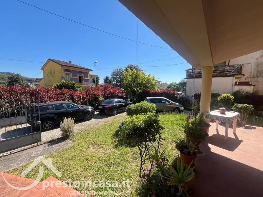 Immagine 3 di Villa in vendita  a Massarosa