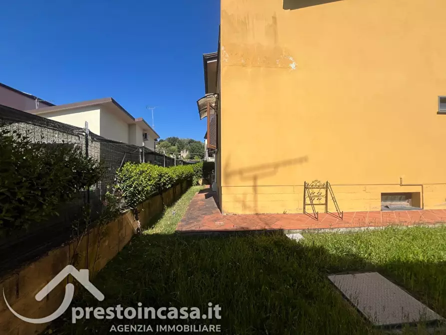 Immagine 10 di Villa in vendita  a Massarosa