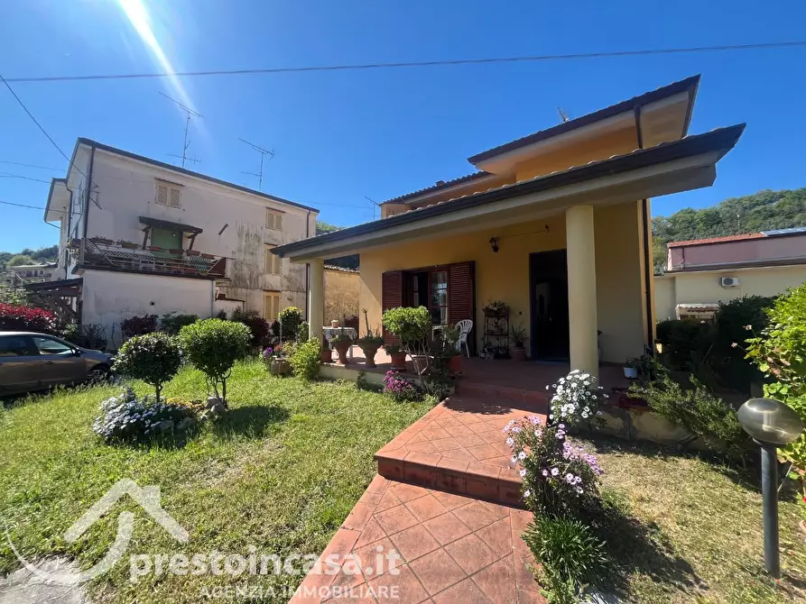Immagine 1 di Villa in vendita  a Massarosa