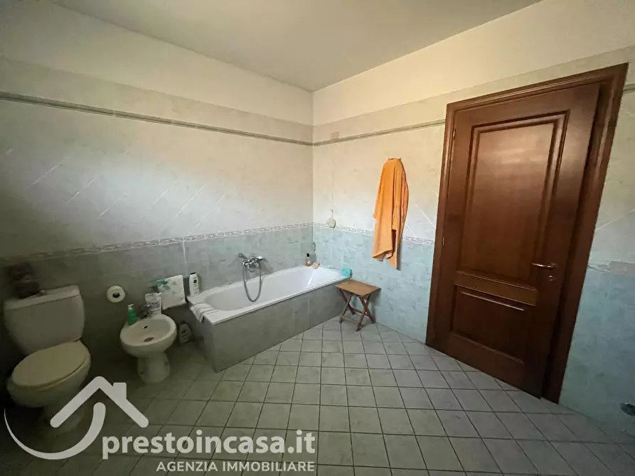 Immagine 22 di Villa in vendita  a Massarosa