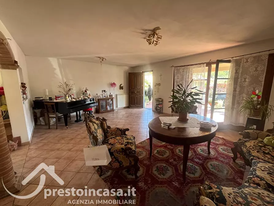 Immagine 17 di Villa in vendita  a Massarosa