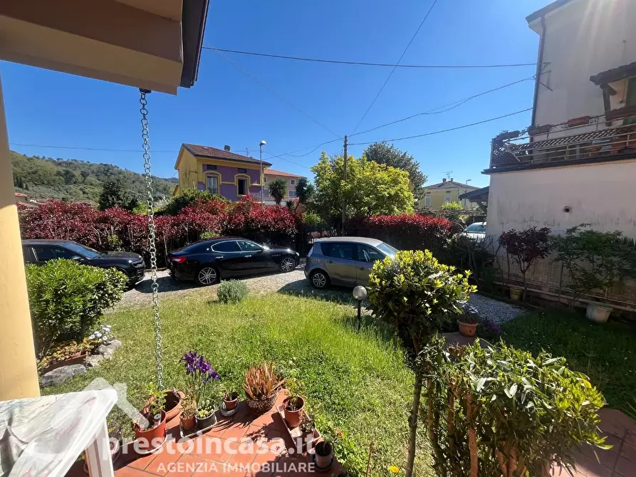 Immagine 6 di Villa in vendita  a Massarosa