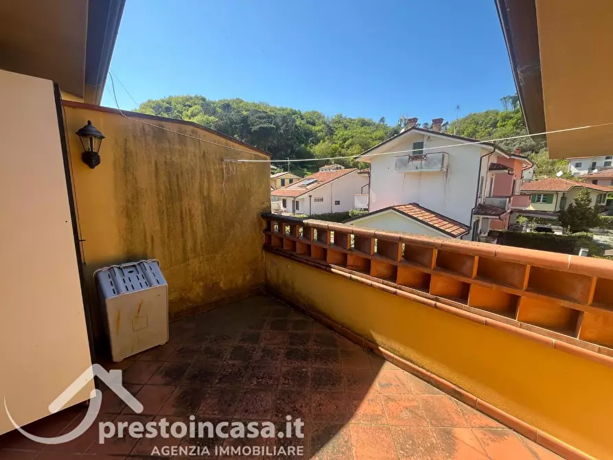 Immagine 46 di Villa in vendita  a Massarosa