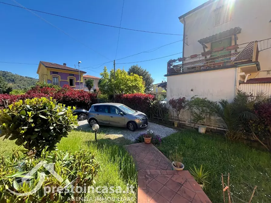 Immagine 7 di Villa in vendita  a Massarosa