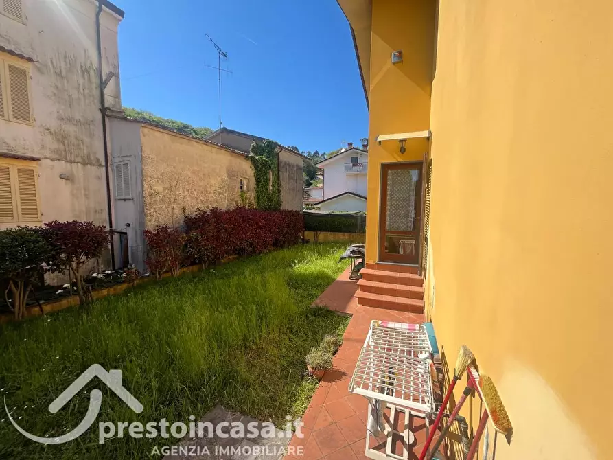 Immagine 5 di Villa in vendita  a Massarosa