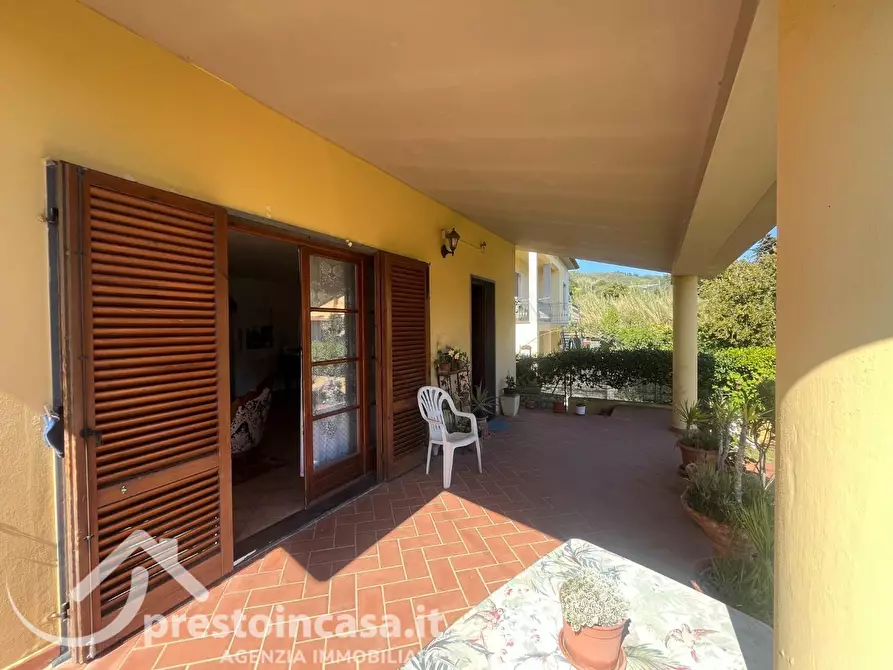 Immagine 11 di Villa in vendita  a Massarosa