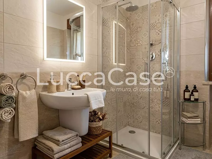 Immagine 8 di Appartamento in affitto  a Lucca