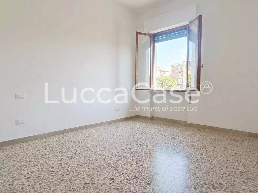 Immagine 1 di Appartamento in affitto  a Lucca