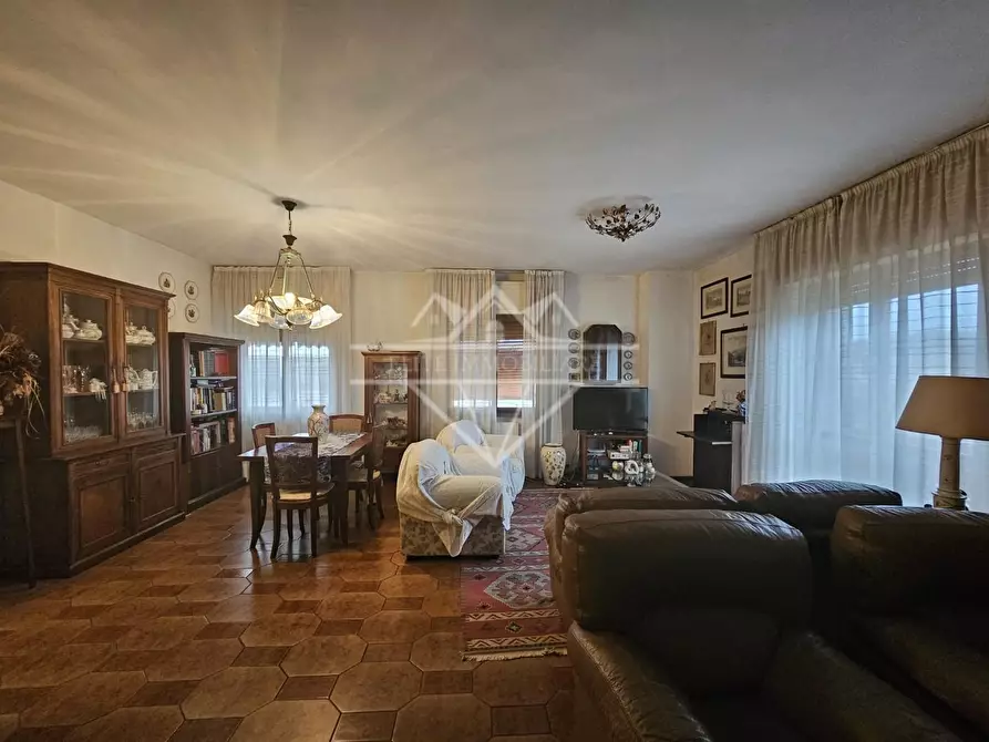 Immagine 1 di Appartamento in vendita  a Massa