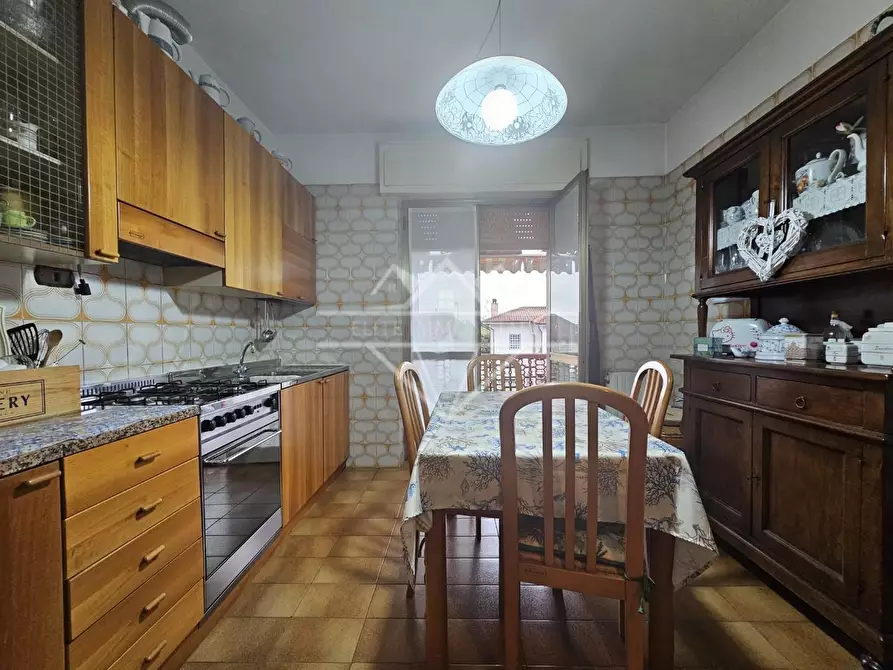 Immagine 5 di Appartamento in vendita  a Massa