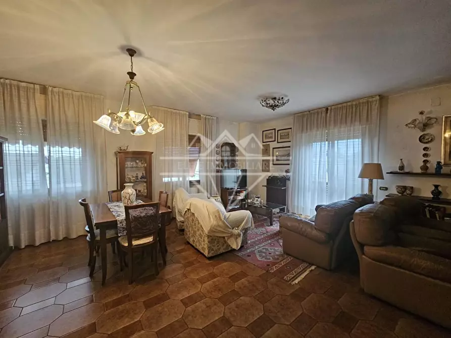 Immagine 2 di Appartamento in vendita  a Massa