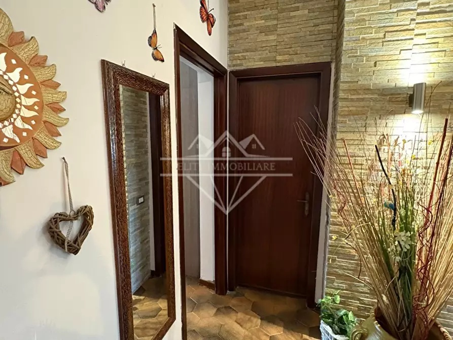 Immagine 11 di Appartamento in vendita  a Castelnuovo Magra