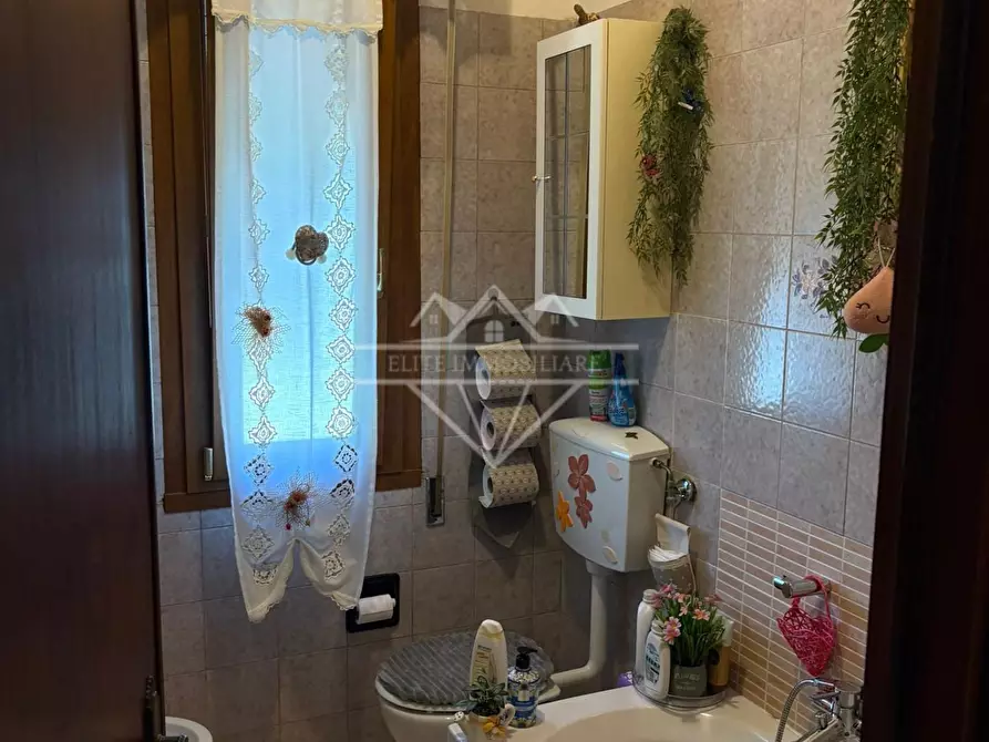 Immagine 15 di Appartamento in vendita  a Castelnuovo Magra