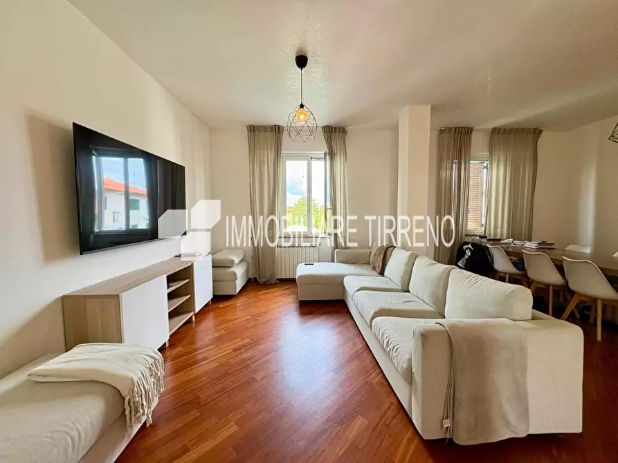 Immagine 3 di Appartamento in vendita  a Massa