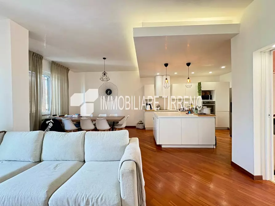 Immagine 2 di Appartamento in vendita  a Massa