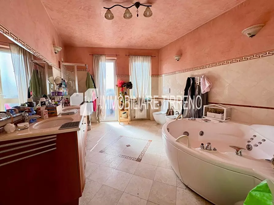 Immagine 12 di Appartamento in vendita  a Massa