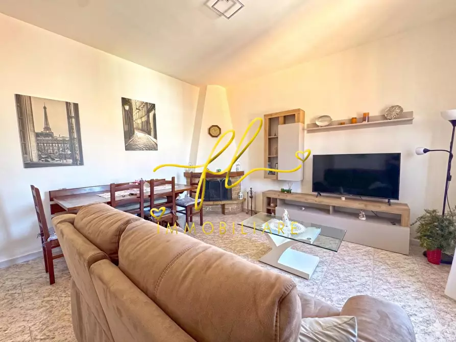 Immagine 1 di Appartamento in vendita  a Cecina