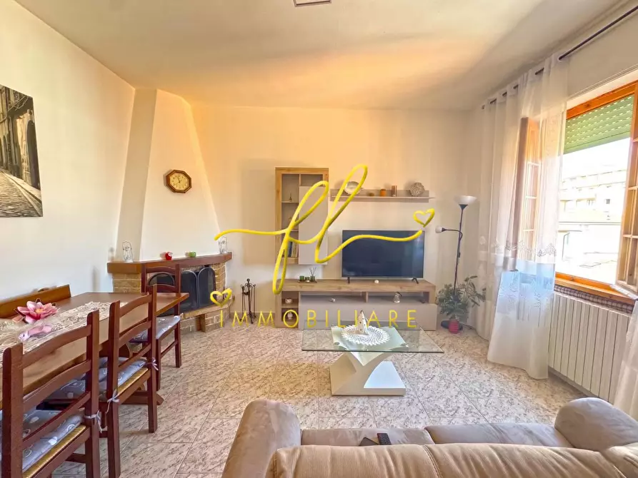 Immagine 2 di Appartamento in vendita  a Cecina