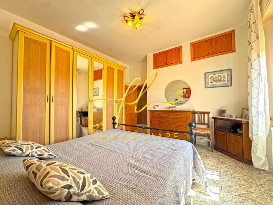 Immagine 10 di Appartamento in vendita  a Cecina