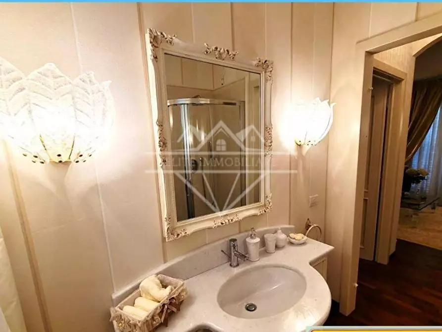 Immagine 10 di Appartamento in vendita  a Massa