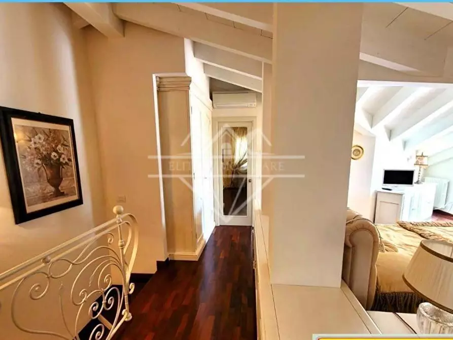 Immagine 17 di Appartamento in vendita  a Massa