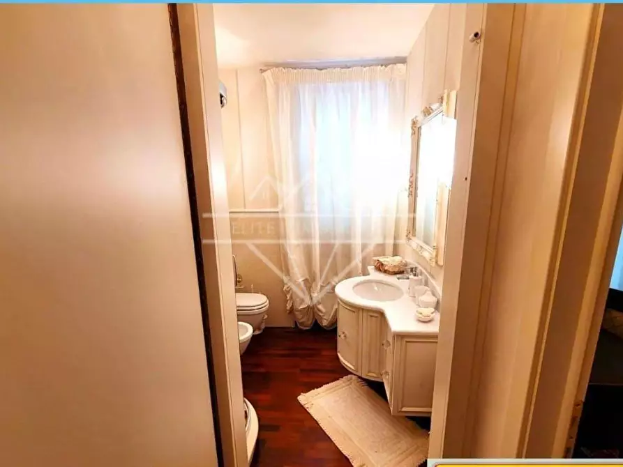 Immagine 9 di Appartamento in vendita  a Massa